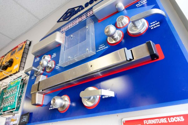 active lock and safe store wall of door handles